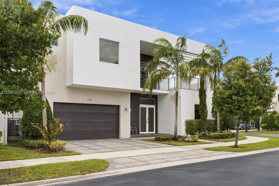 For Sale: $1,740,000 (5 beds, 5 baths, 3624 Square Feet)