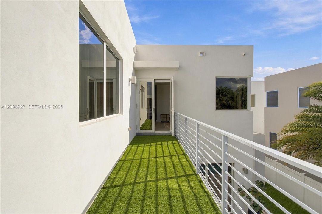 For Sale: $1,740,000 (5 beds, 5 baths, 3624 Square Feet)