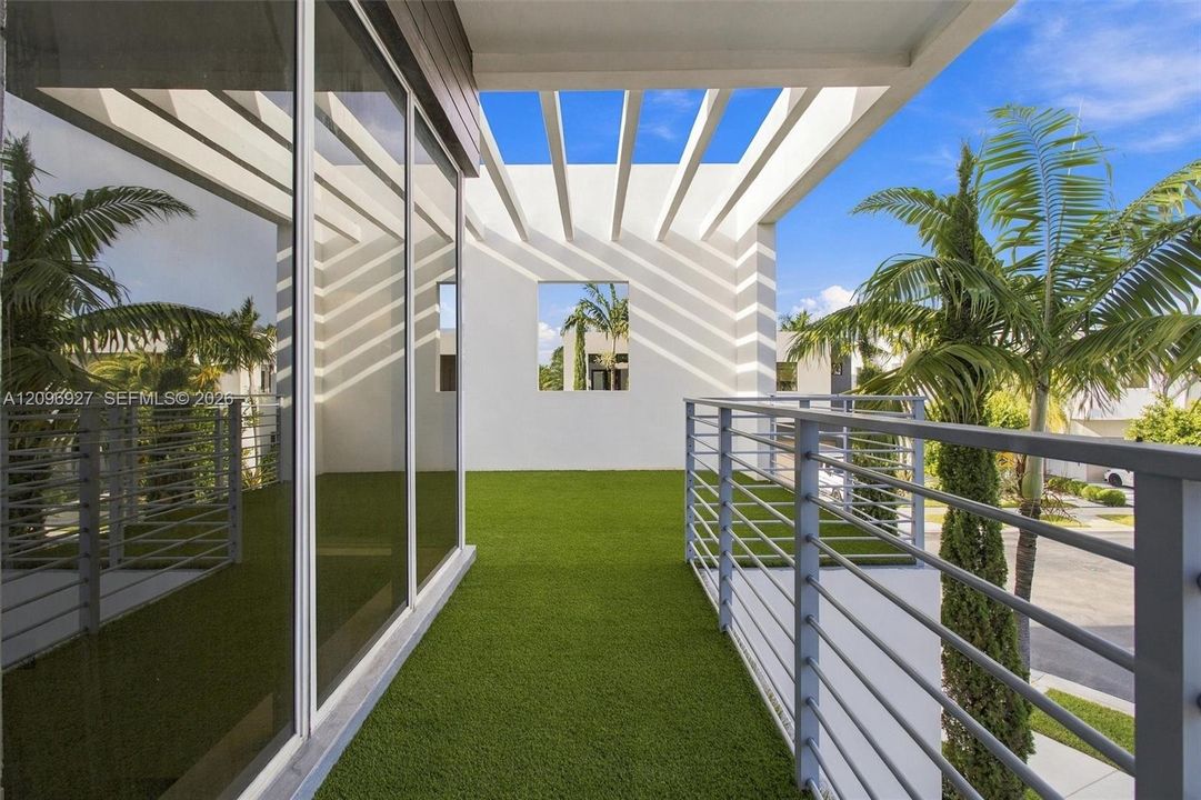 For Sale: $1,740,000 (5 beds, 5 baths, 3624 Square Feet)