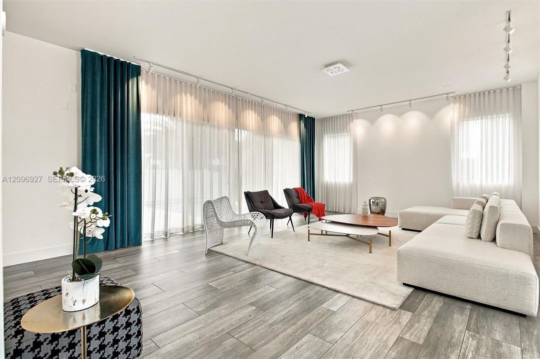 For Sale: $1,740,000 (5 beds, 5 baths, 3624 Square Feet)