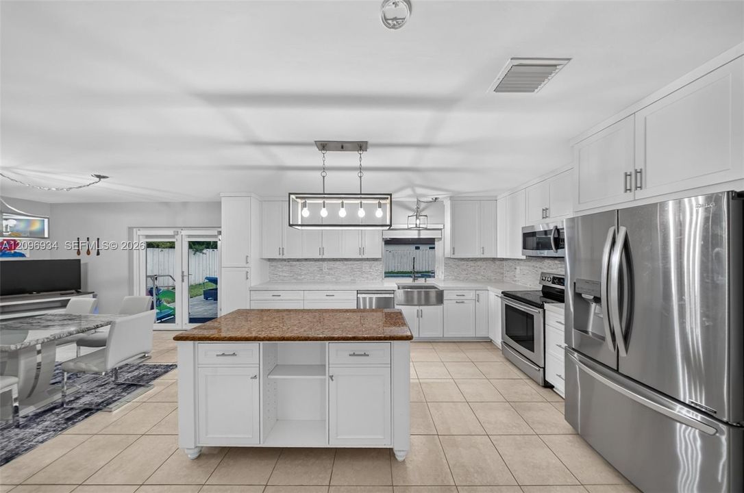 For Sale: $779,900 (4 beds, 2 baths, 1933 Square Feet)