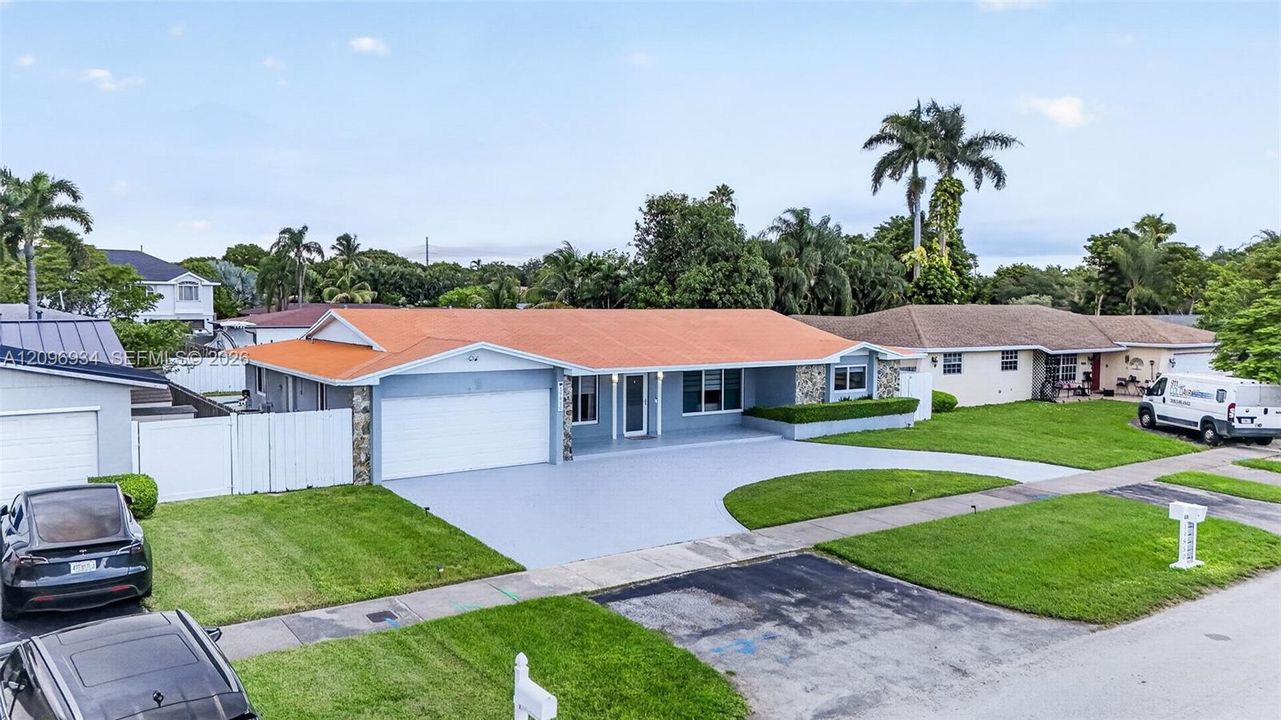 For Sale: $779,900 (4 beds, 2 baths, 1933 Square Feet)