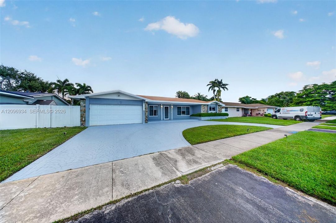 For Sale: $779,900 (4 beds, 2 baths, 1933 Square Feet)