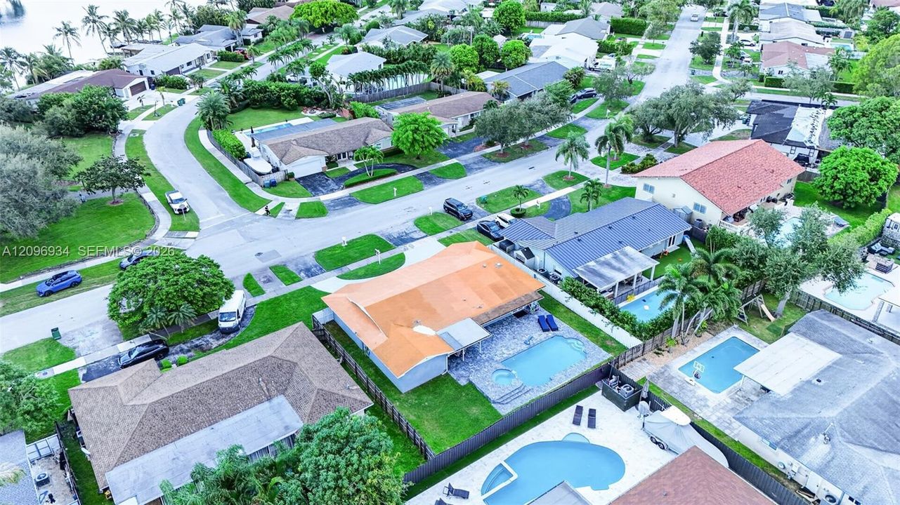 For Sale: $779,900 (4 beds, 2 baths, 1933 Square Feet)