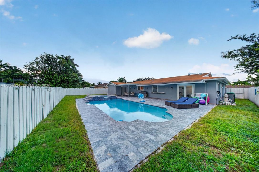 For Sale: $779,900 (4 beds, 2 baths, 1933 Square Feet)