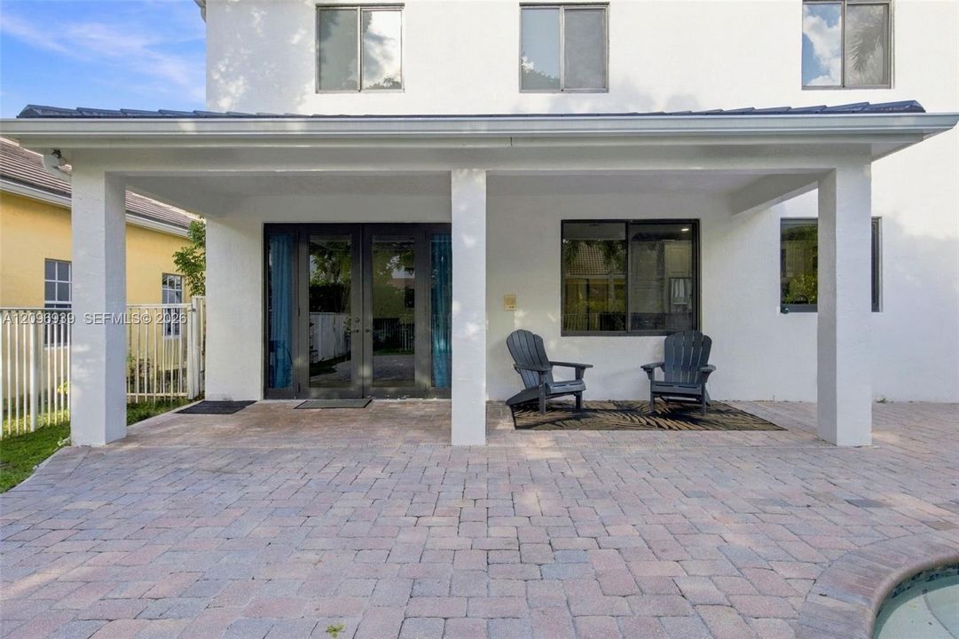 For Sale: $1,200,000 (6 beds, 4 baths, 3170 Square Feet)