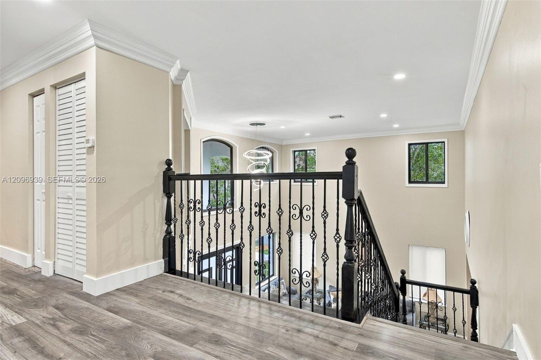 For Sale: $1,200,000 (6 beds, 4 baths, 3170 Square Feet)