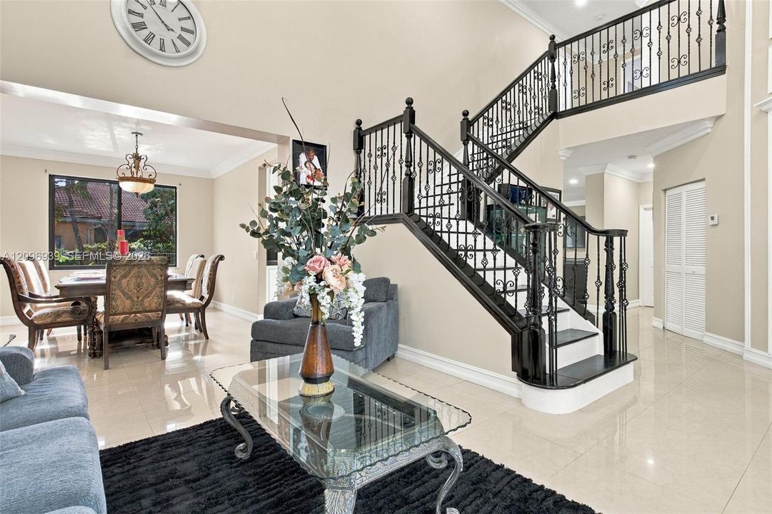 For Sale: $1,200,000 (6 beds, 4 baths, 3170 Square Feet)