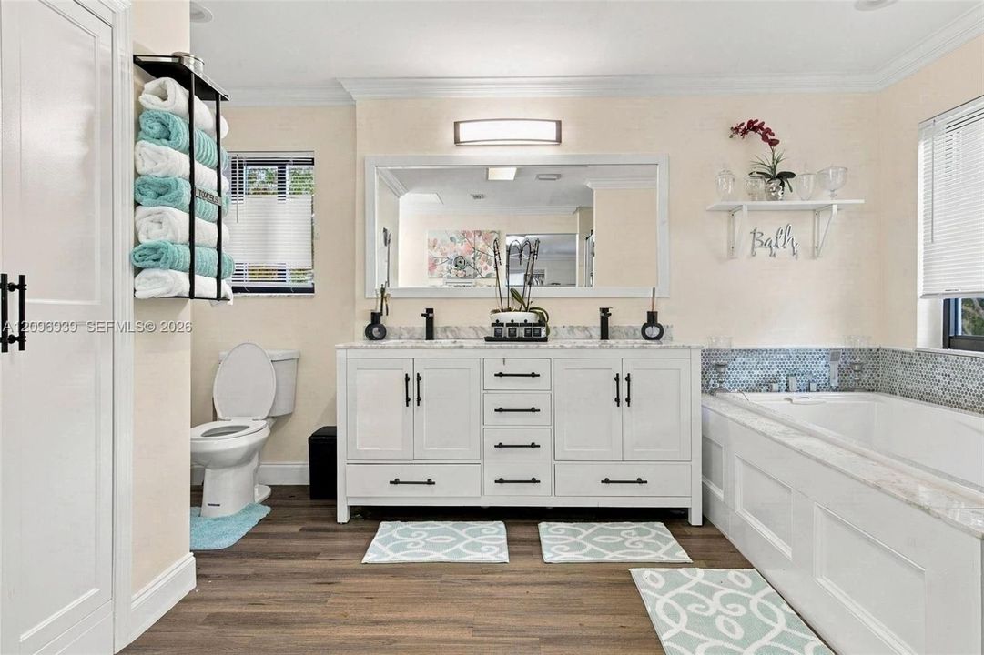 For Sale: $1,200,000 (6 beds, 4 baths, 3170 Square Feet)