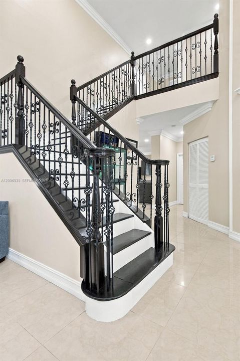For Sale: $1,200,000 (6 beds, 4 baths, 3170 Square Feet)