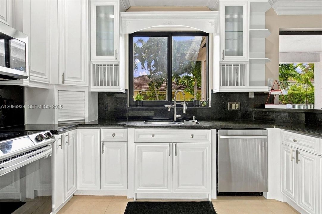 For Sale: $1,200,000 (6 beds, 4 baths, 3170 Square Feet)