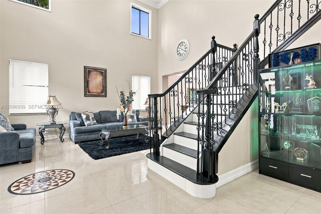 For Sale: $1,200,000 (6 beds, 4 baths, 3170 Square Feet)