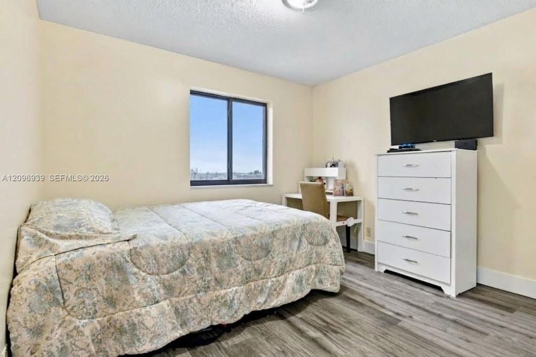 For Sale: $1,200,000 (6 beds, 4 baths, 3170 Square Feet)