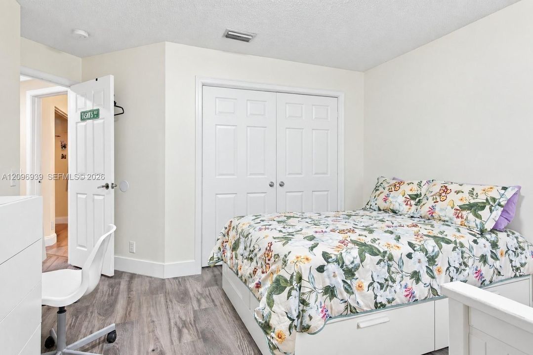 For Sale: $1,200,000 (6 beds, 4 baths, 3170 Square Feet)