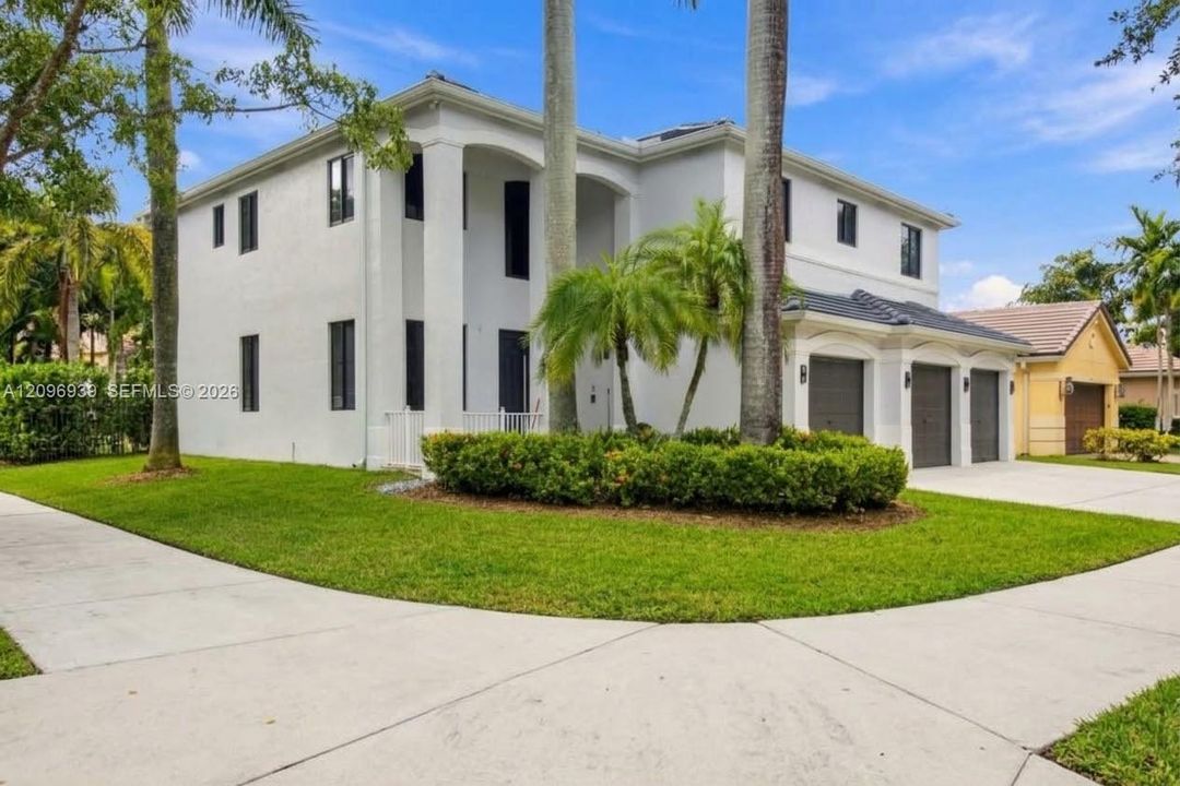 For Sale: $1,200,000 (6 beds, 4 baths, 3170 Square Feet)