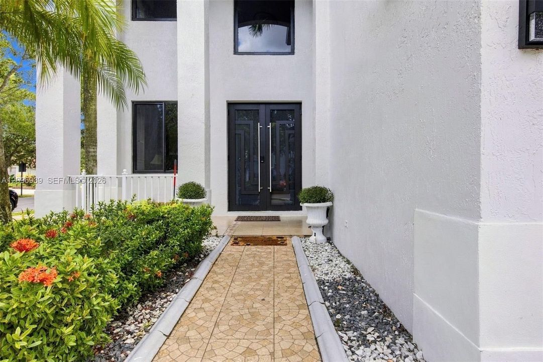 For Sale: $1,200,000 (6 beds, 4 baths, 3170 Square Feet)