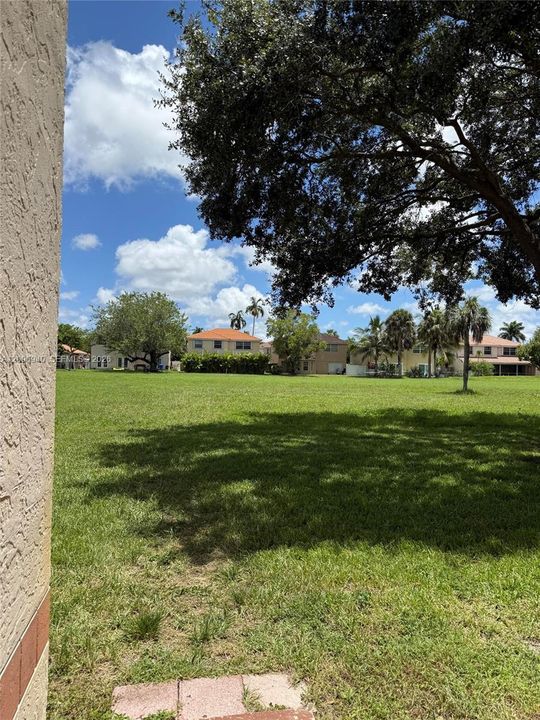 For Sale: $215,000 (2 beds, 2 baths, 1027 Square Feet)