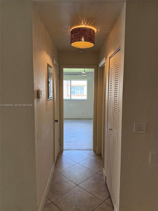 For Sale: $215,000 (2 beds, 2 baths, 1027 Square Feet)