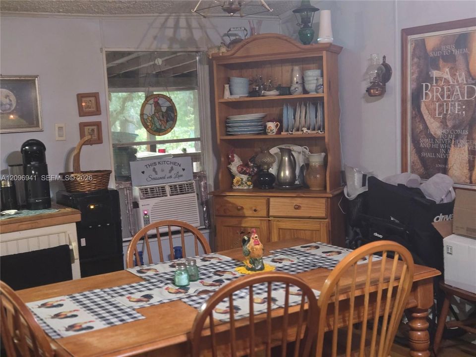 На продажу: $199,000 (3 спален, 2 ванн, 1000 Квадратных фут)