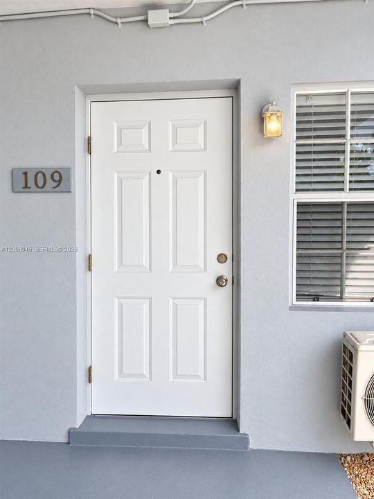 For Rent: $1,700 (1 beds, 1 baths, 650 Square Feet)