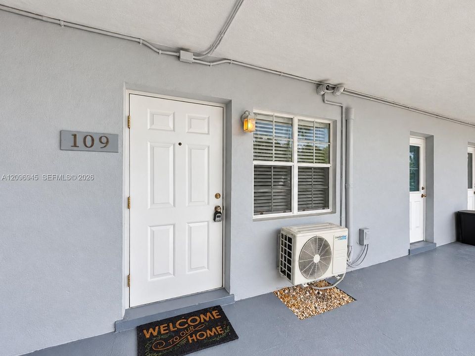For Rent: $1,700 (1 beds, 1 baths, 650 Square Feet)