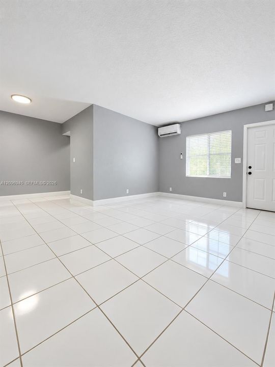 For Rent: $1,700 (1 beds, 1 baths, 650 Square Feet)