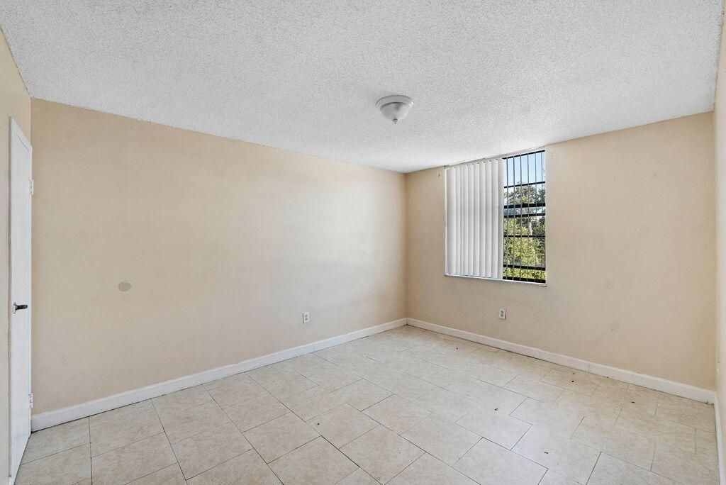 LAUDERHILL BEDROOM 3