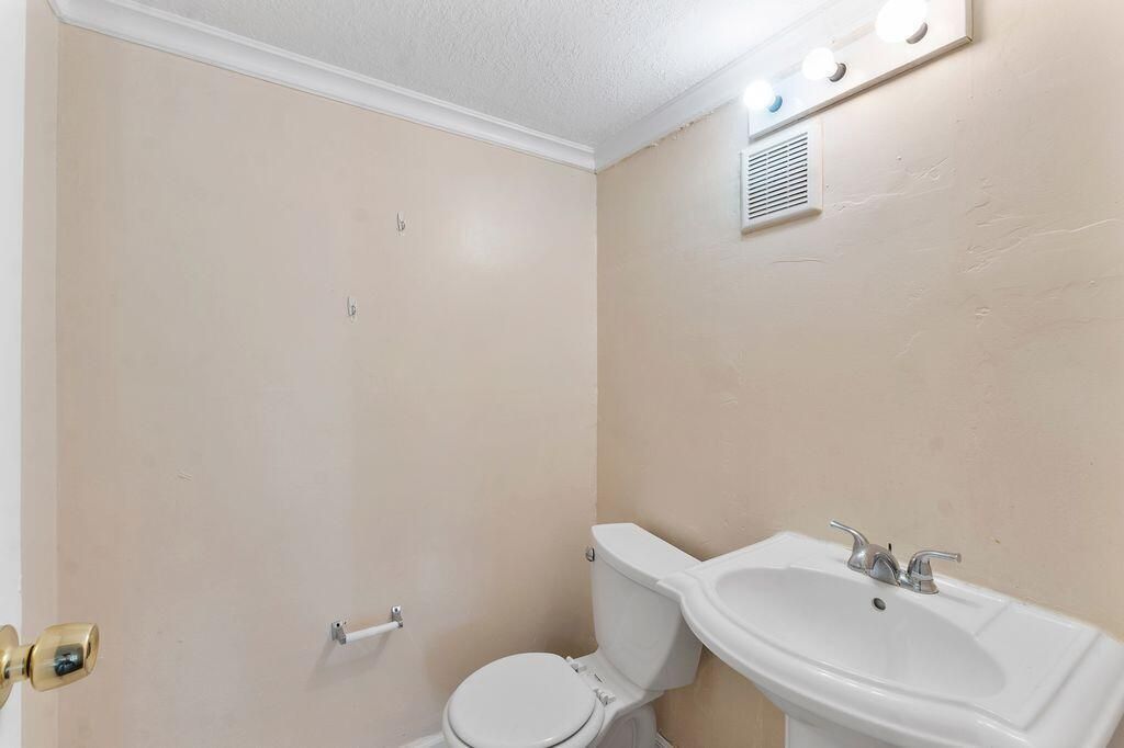 LAUDERHILL BATHROOM 1