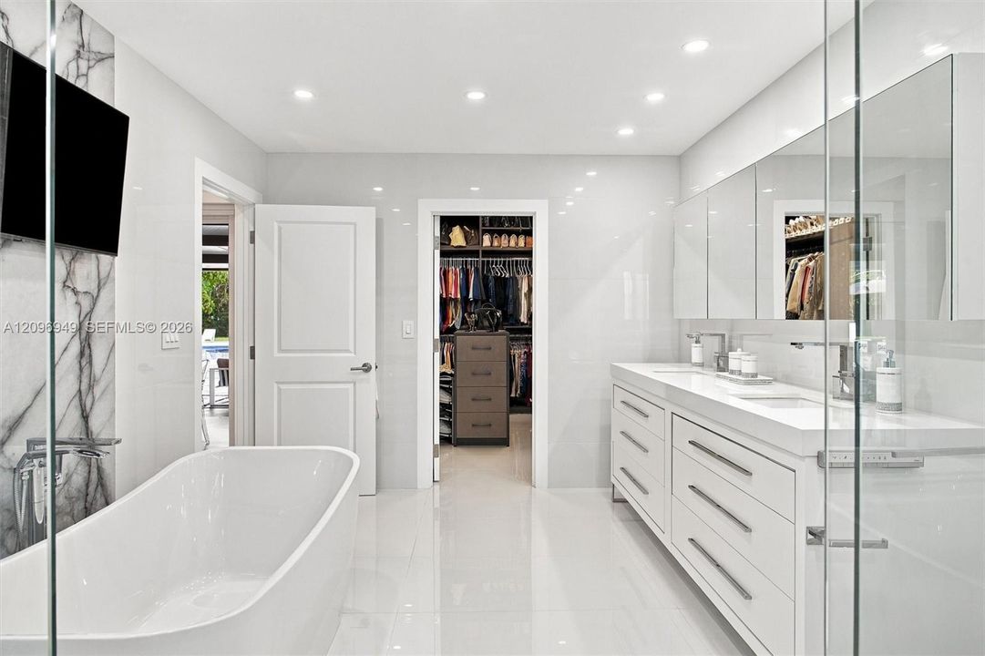For Sale: $3,400,000 (4 beds, 4 baths, 3332 Square Feet)
