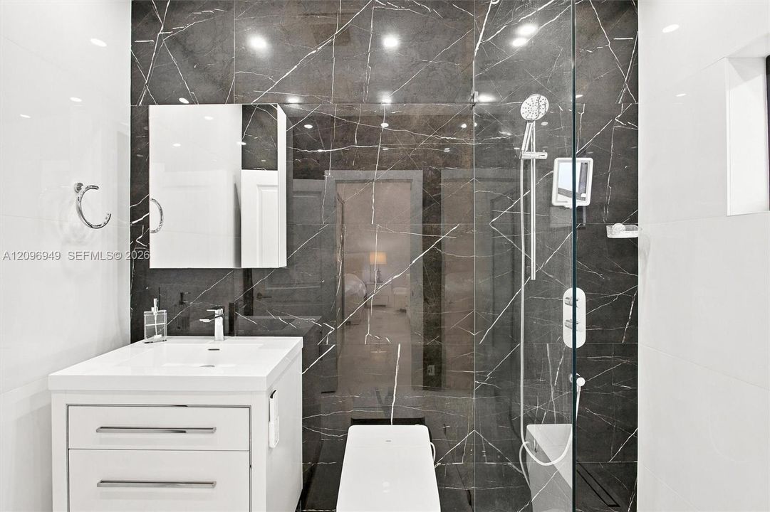 For Sale: $3,400,000 (4 beds, 4 baths, 3332 Square Feet)