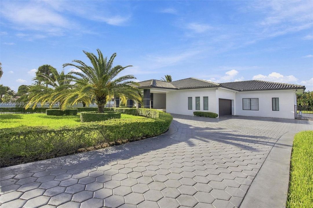 For Sale: $3,400,000 (4 beds, 4 baths, 3332 Square Feet)
