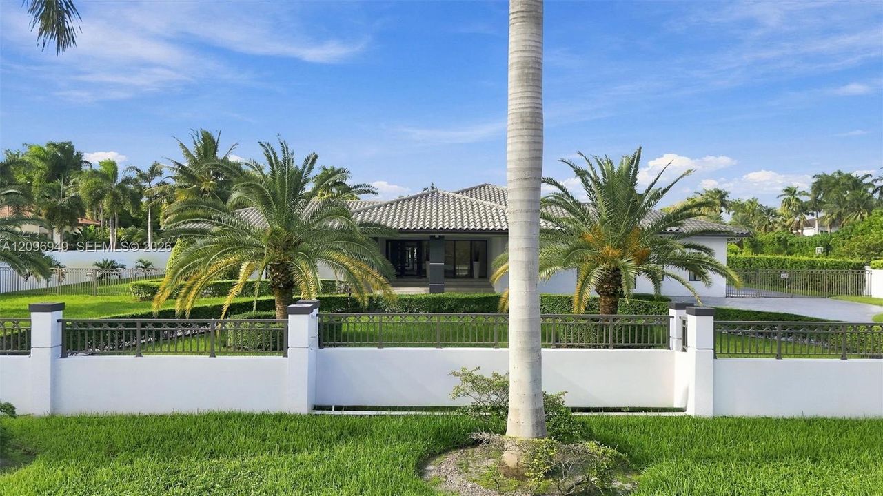 For Sale: $3,400,000 (4 beds, 4 baths, 3332 Square Feet)