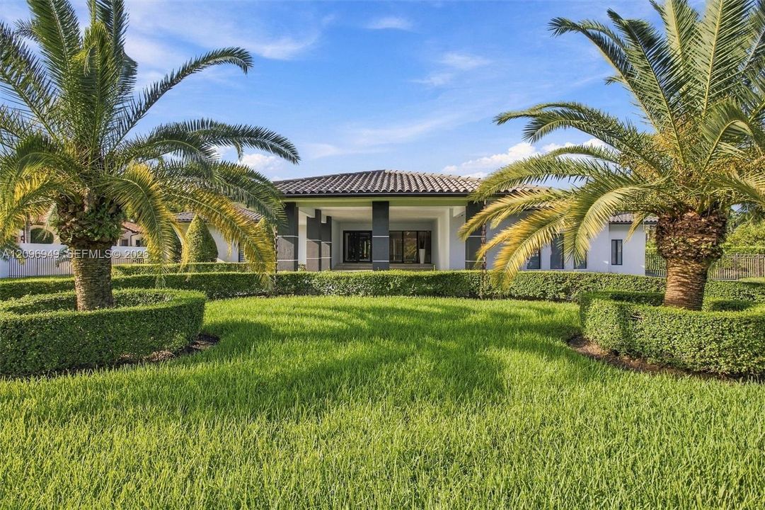 For Sale: $3,400,000 (4 beds, 4 baths, 3332 Square Feet)
