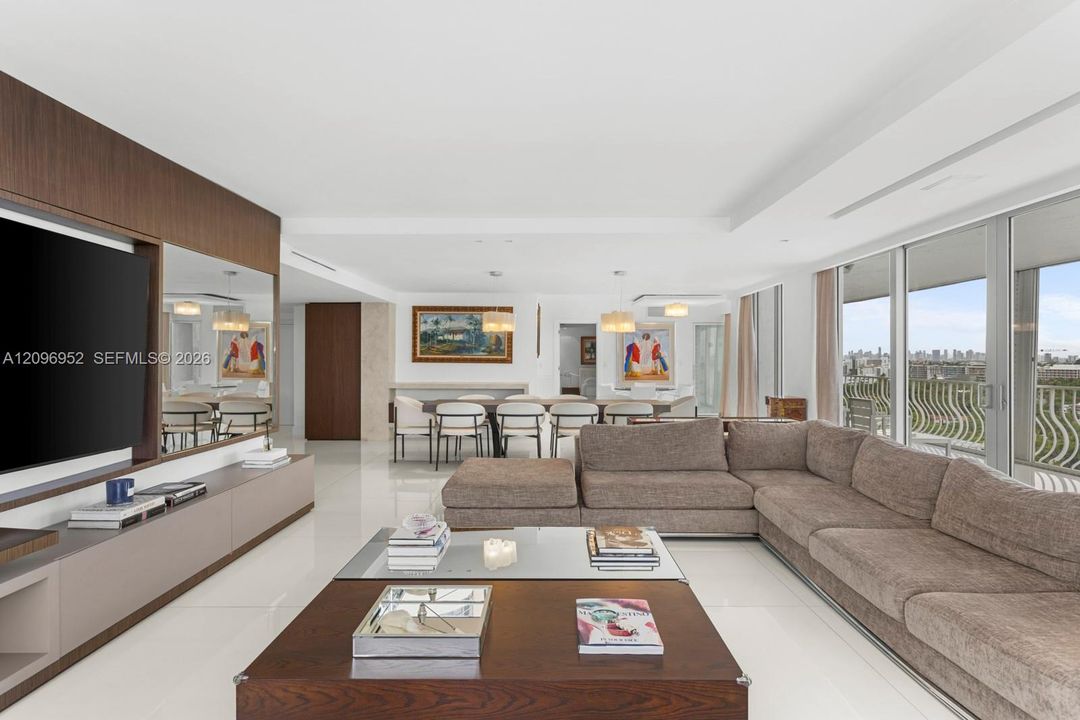 For Sale: $4,690,000 (5 beds, 5 baths, 3300 Square Feet)