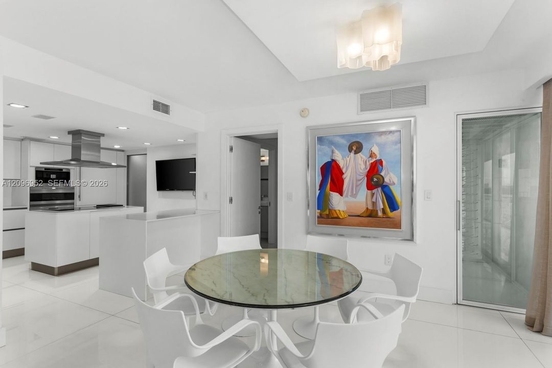 For Sale: $4,690,000 (5 beds, 5 baths, 3300 Square Feet)