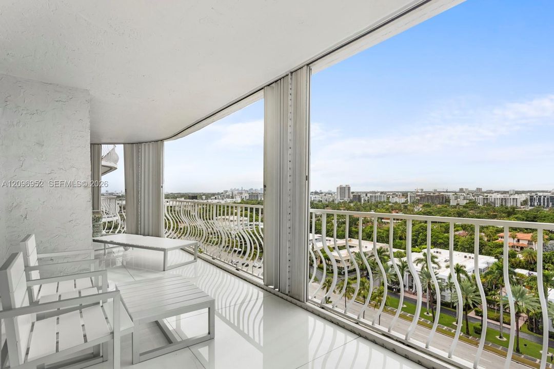 For Sale: $4,690,000 (5 beds, 5 baths, 3300 Square Feet)