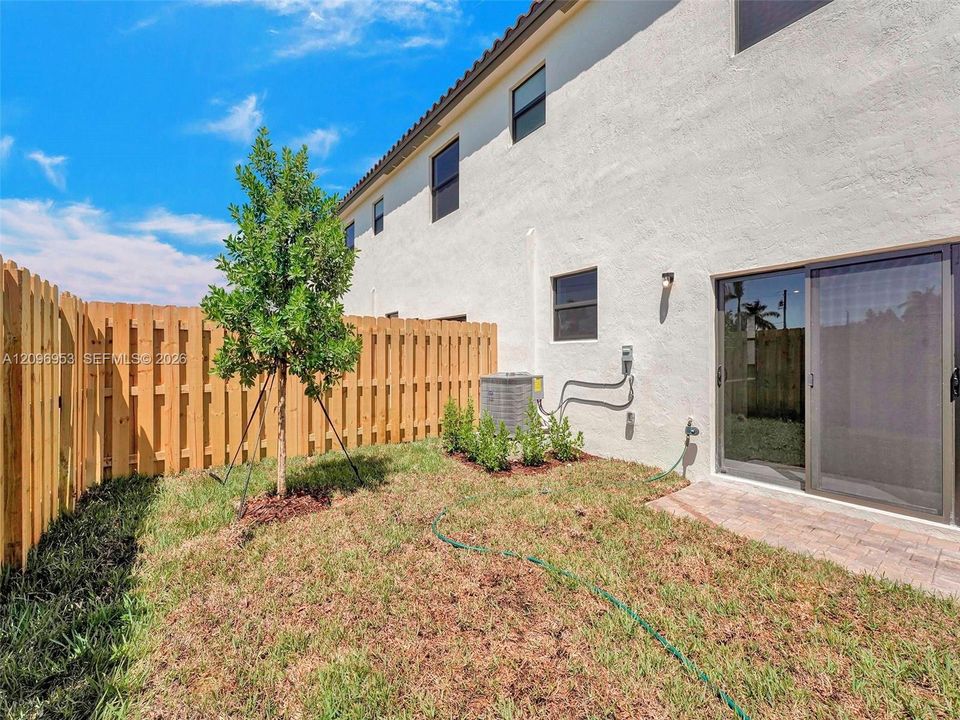 For Rent: $2,900 (3 beds, 2 baths, 1442 Square Feet)