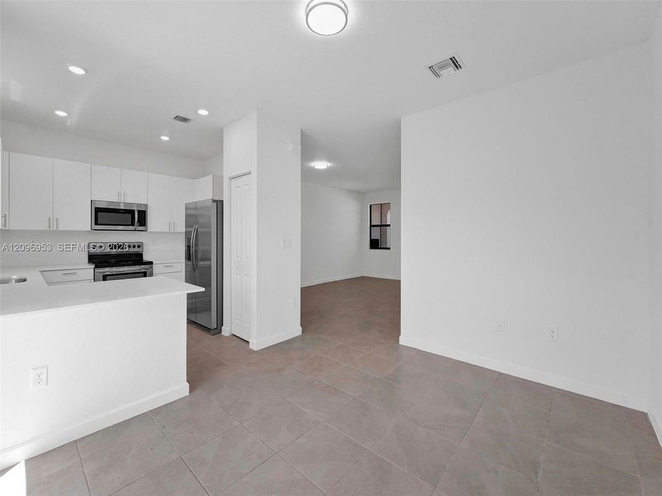 For Rent: $2,900 (3 beds, 2 baths, 1442 Square Feet)