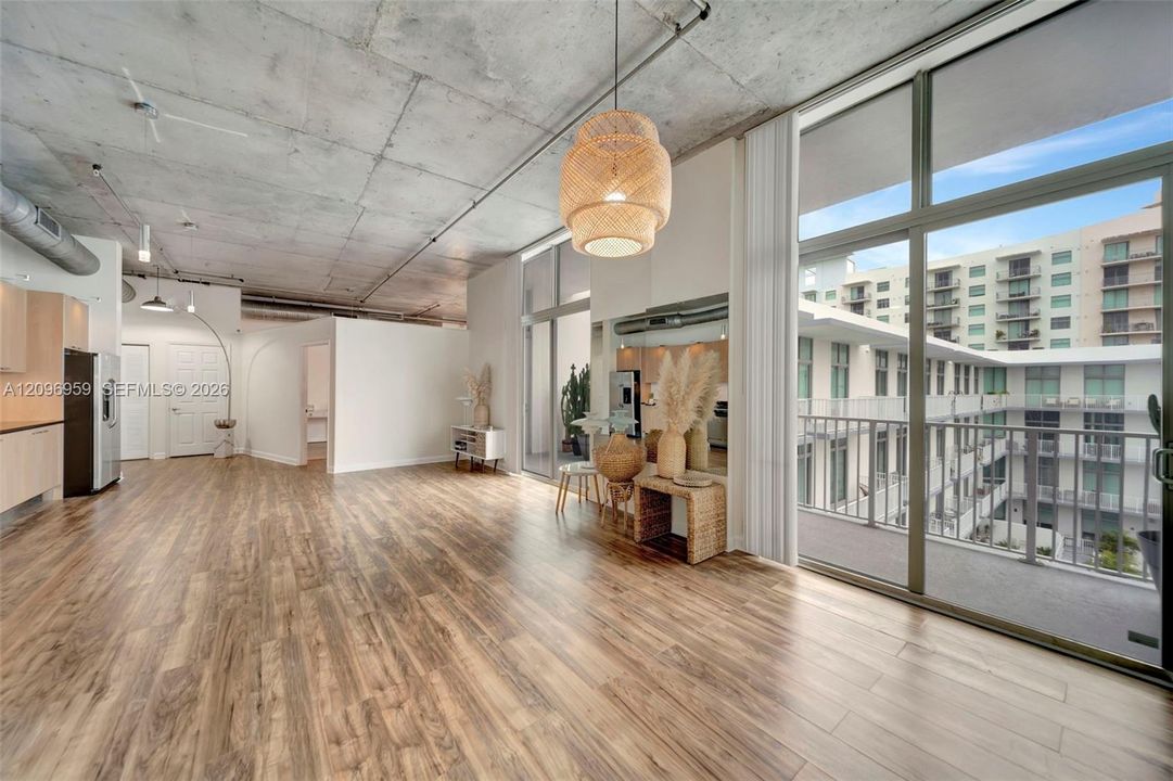 For Sale: $335,000 (2 beds, 2 baths, 1065 Square Feet)