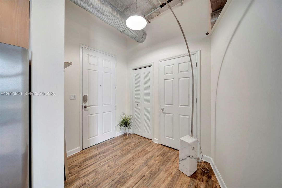 For Sale: $335,000 (2 beds, 2 baths, 1065 Square Feet)