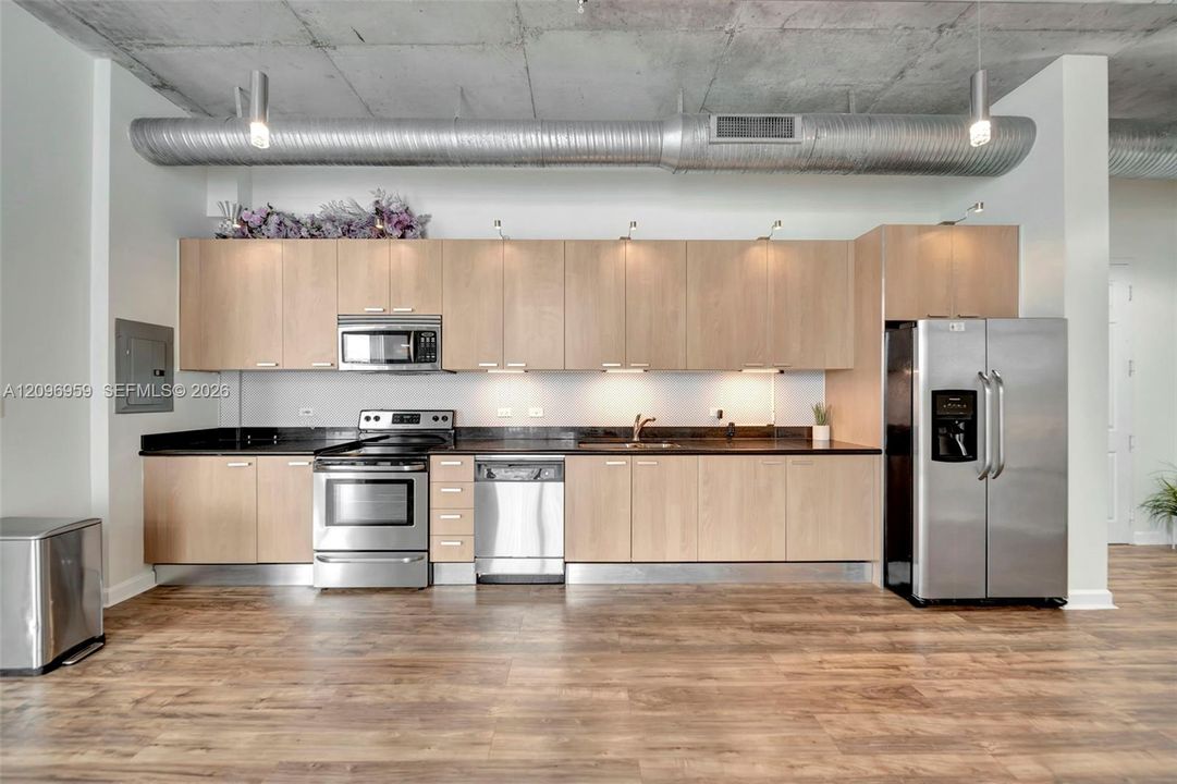For Sale: $335,000 (2 beds, 2 baths, 1065 Square Feet)