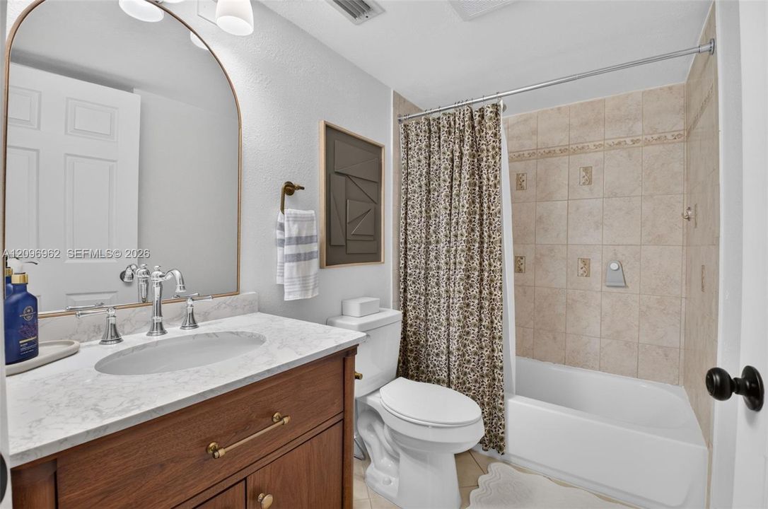 For Sale: $250,000 (2 beds, 2 baths, 965 Square Feet)