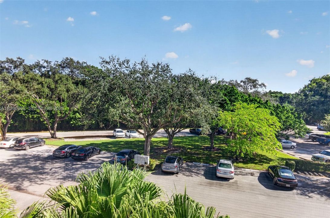 For Sale: $250,000 (2 beds, 2 baths, 965 Square Feet)