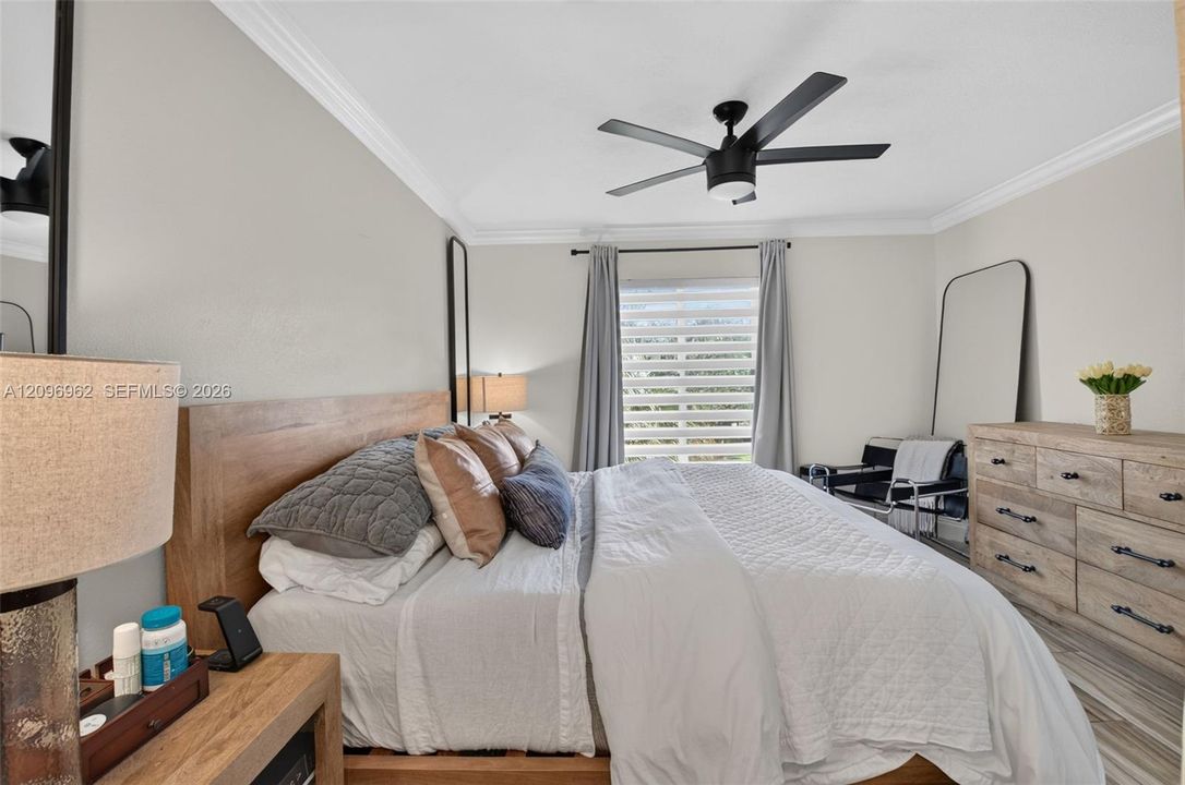 For Sale: $250,000 (2 beds, 2 baths, 965 Square Feet)