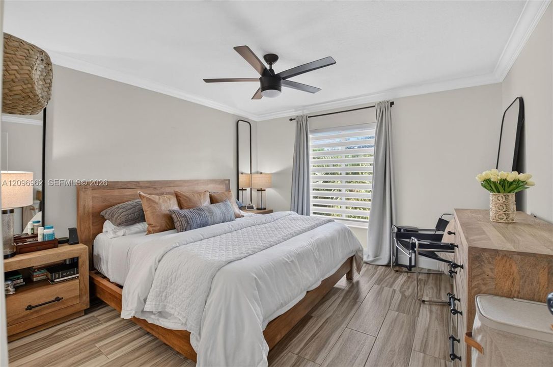 For Sale: $250,000 (2 beds, 2 baths, 965 Square Feet)