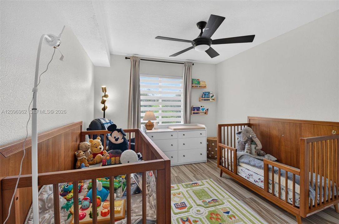 For Sale: $250,000 (2 beds, 2 baths, 965 Square Feet)
