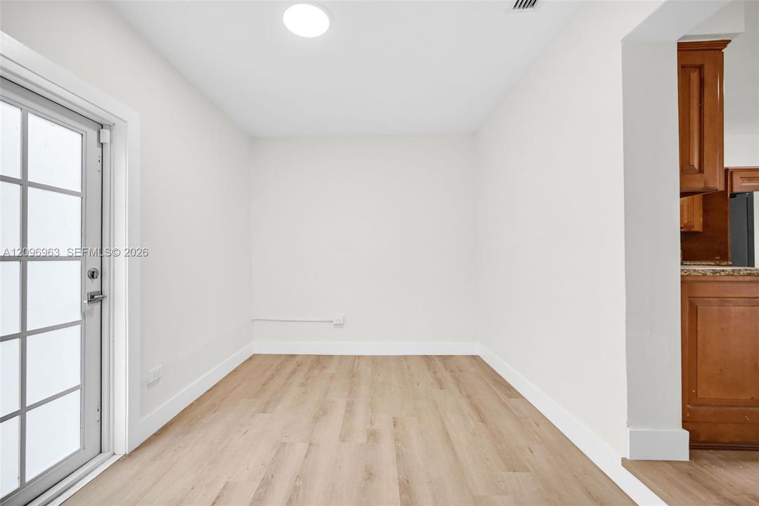 На продажу: $549,000 (3 спален, 2 ванн, 1352 Квадратных фут)