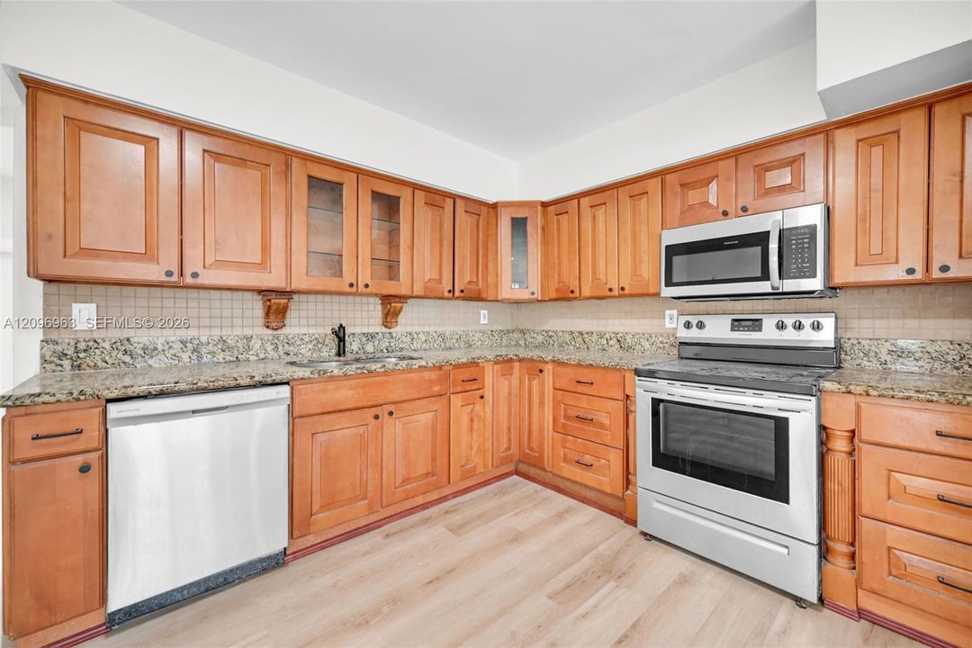 На продажу: $549,000 (3 спален, 2 ванн, 1352 Квадратных фут)