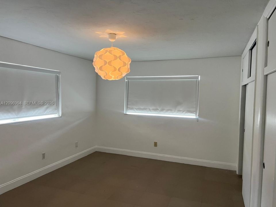 For Rent: $1,931 (1 beds, 1 baths, 700 Square Feet)