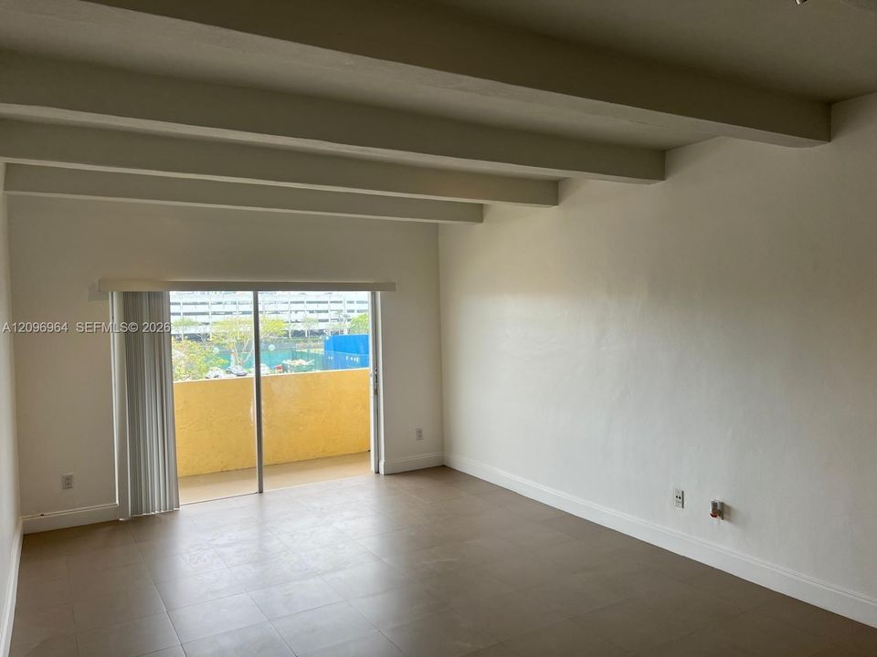 For Rent: $1,931 (1 beds, 1 baths, 700 Square Feet)